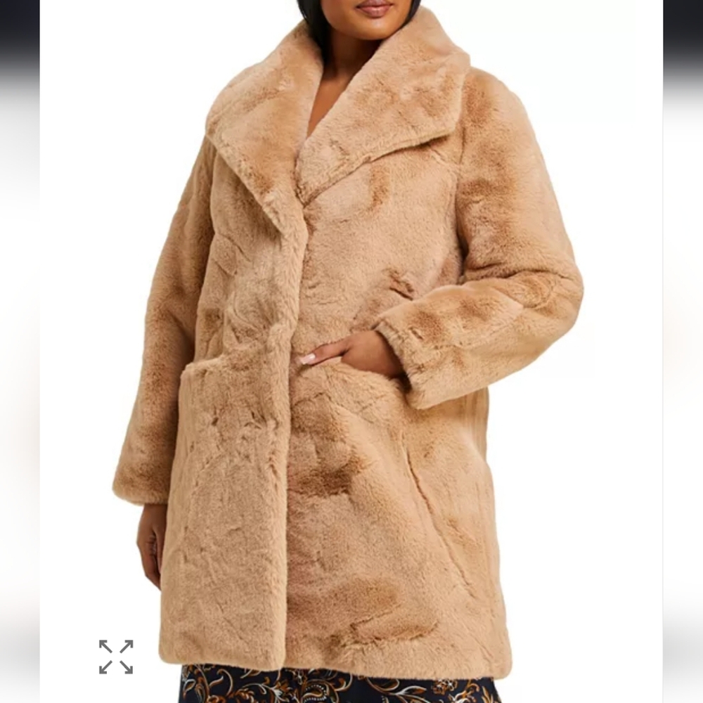 NWT Bloomimgdale's ESTELLE Women's Stunning Tan Faux Fur Coat
